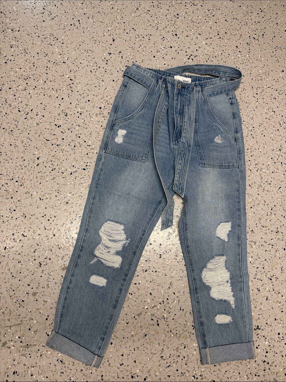 Vervet Relaxed Light Blue Distressed Men’s Jeans with Self-Tie Belt. NWOT